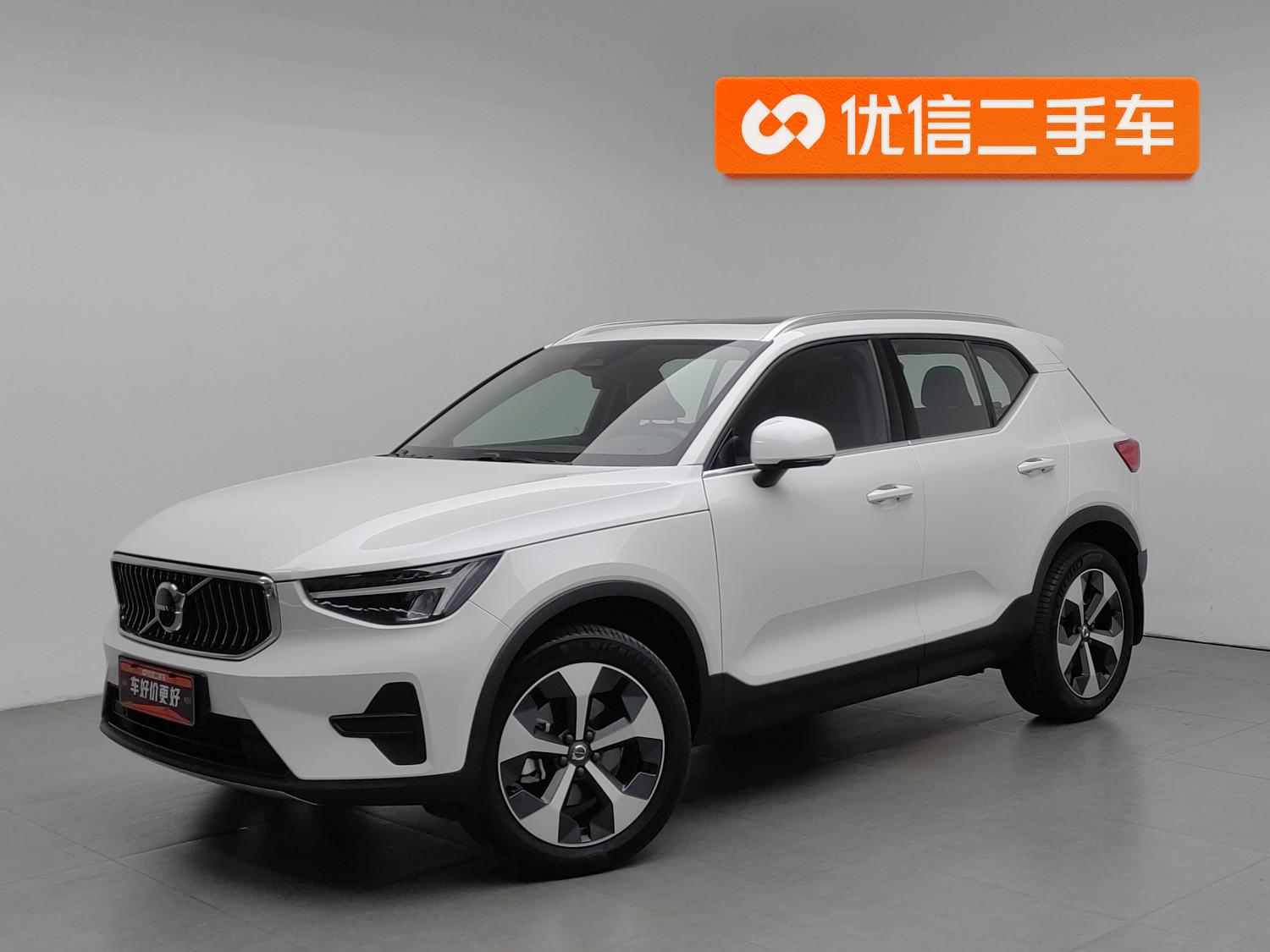 Volvo XC40 Intelligent Premium Luxury AWD (2L) 2025