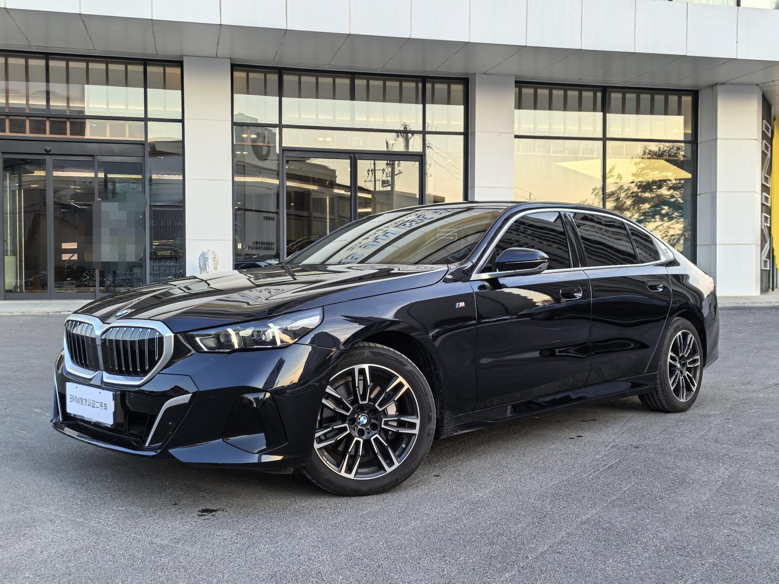 BMW 5 Series Leading M Sport Package (2L) 2025