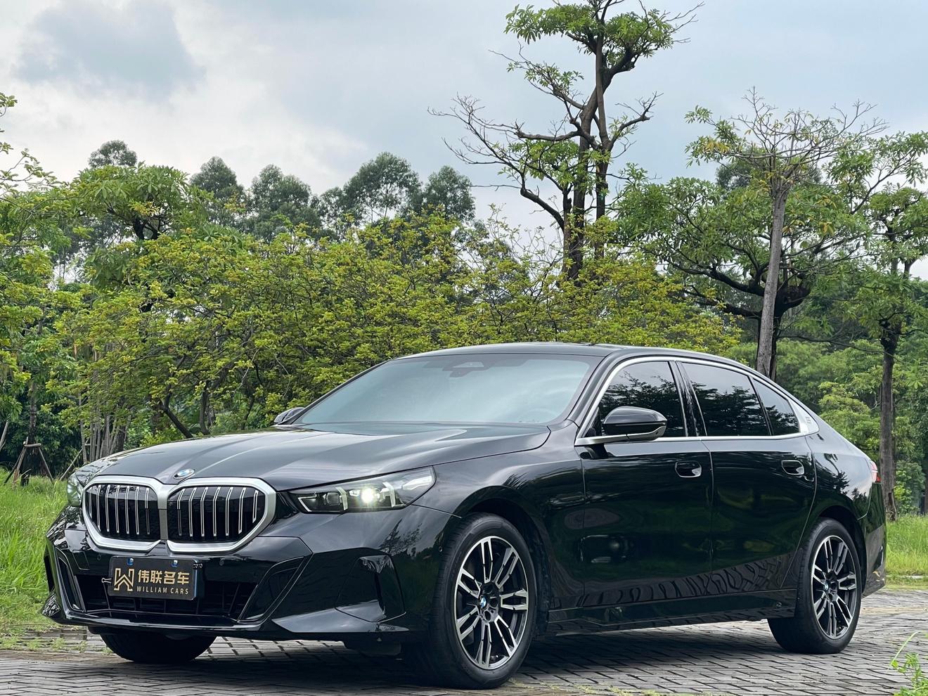 BMW 5 Series Leading M Sport Package (2L) 2025