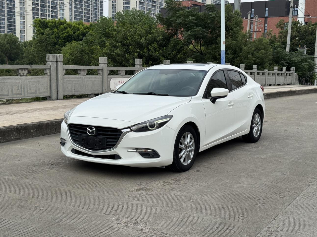 Mazda 3 Axela Cloud Control Sedan 1.5L Auto Luxury CN6 2019