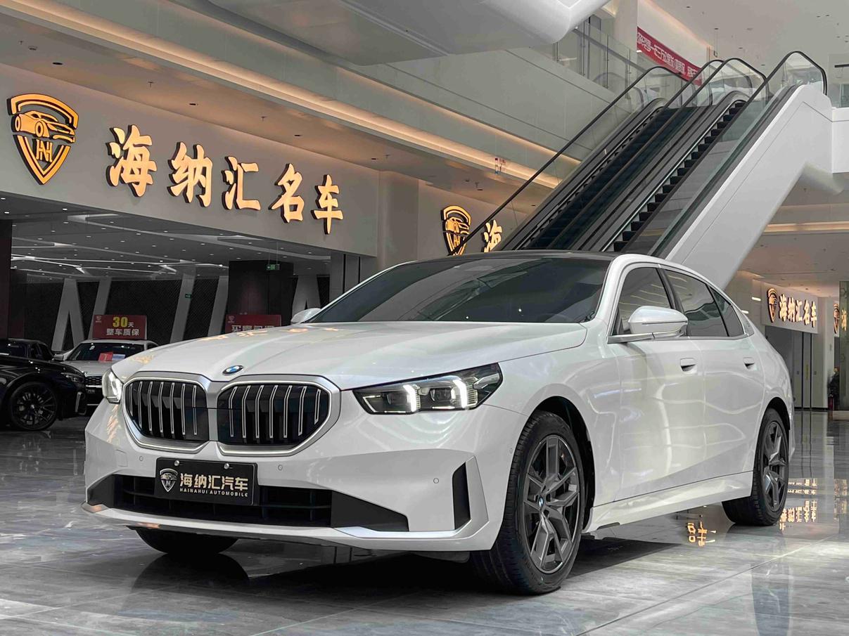 BMW 5 Series Leading Luxury Package (2L) 2025