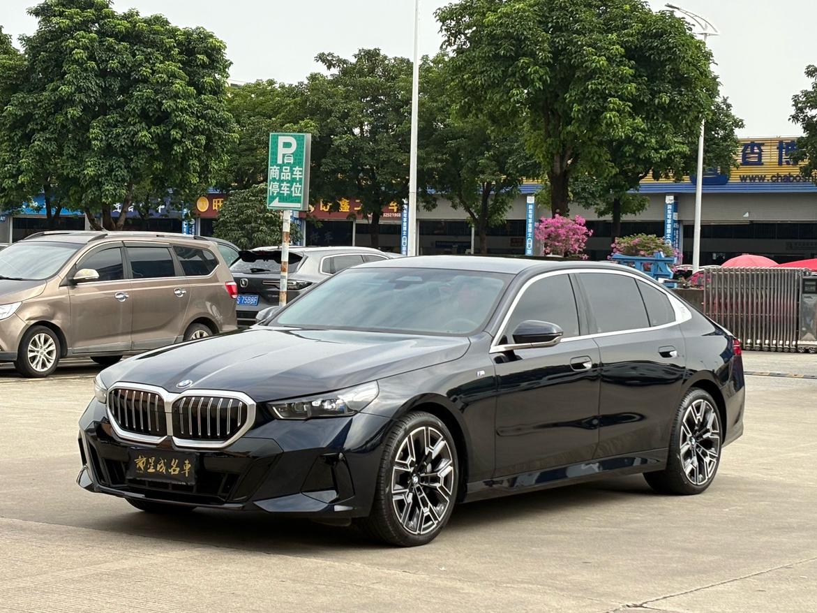 BMW 5 Series Deluxe M Sport Package (2L) 2025