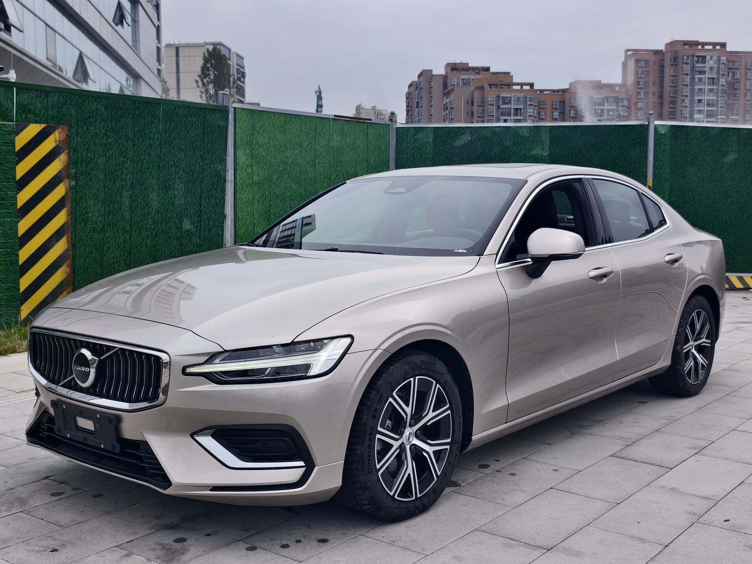 Volvo S60 Intelligent Comfort Luxury 2025