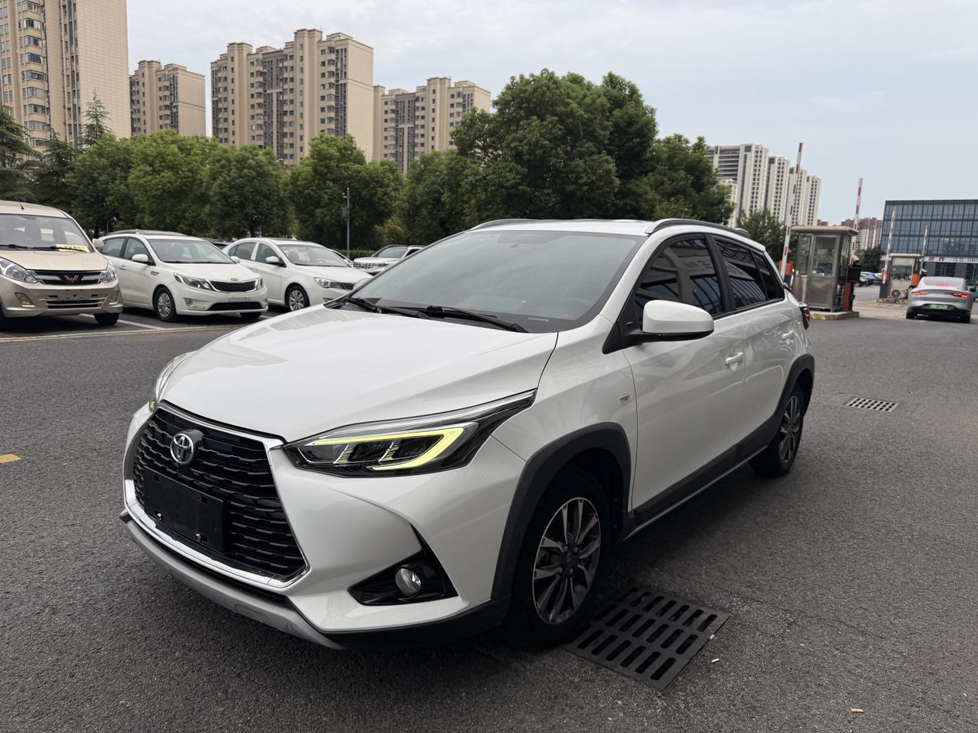 Toyota Yaris-L Luxury CVT 2020