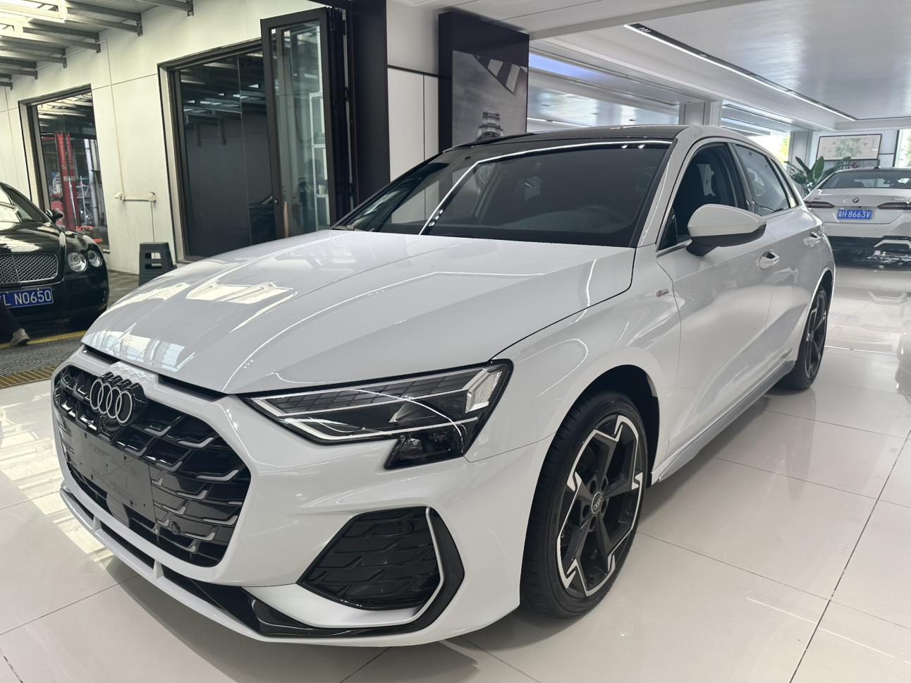 Audi A3 35 TFSI Flying Premium (1.5L) 2026