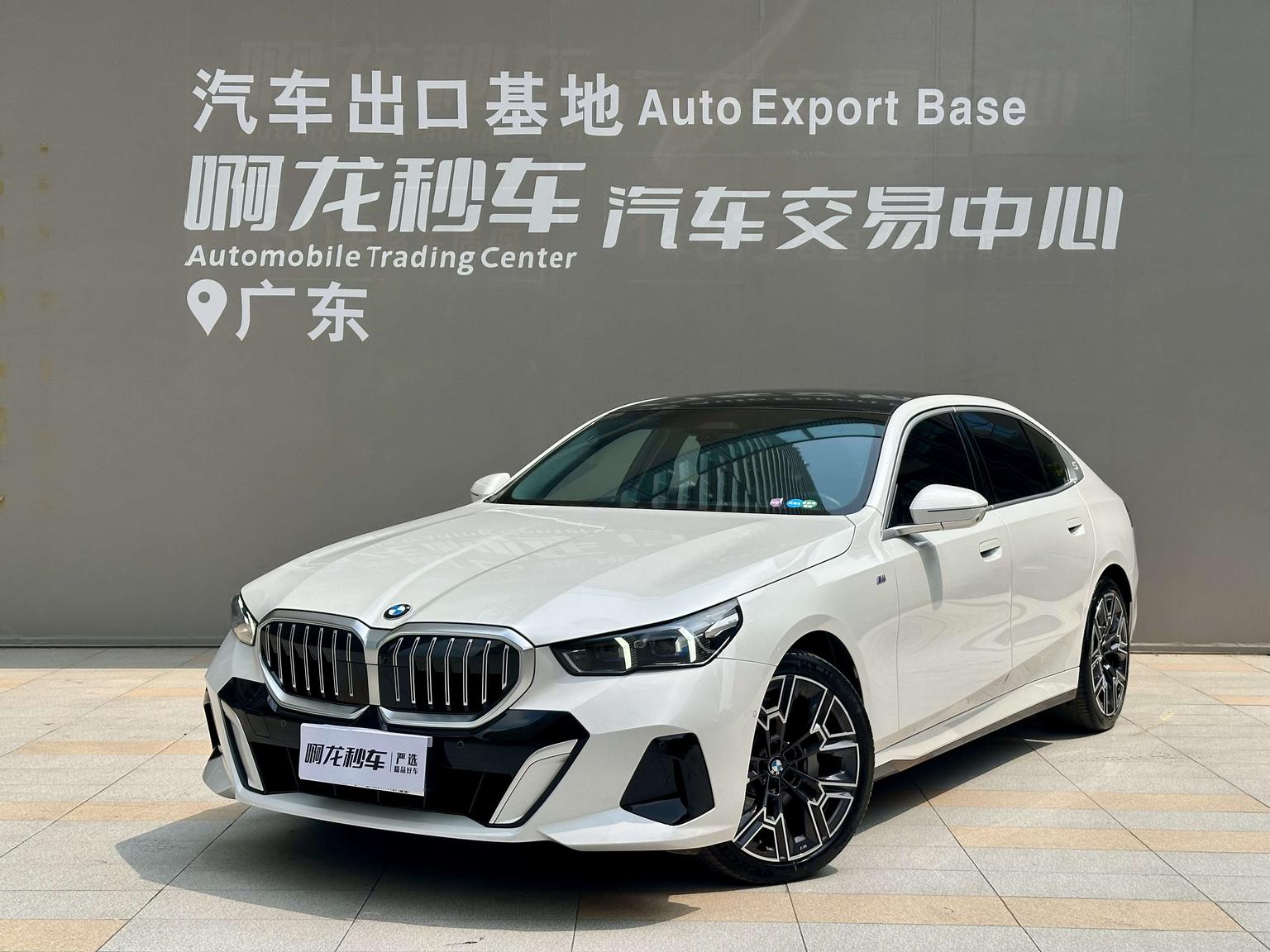 BMW 5 Series Deluxe M Sport Package (2L) 2024