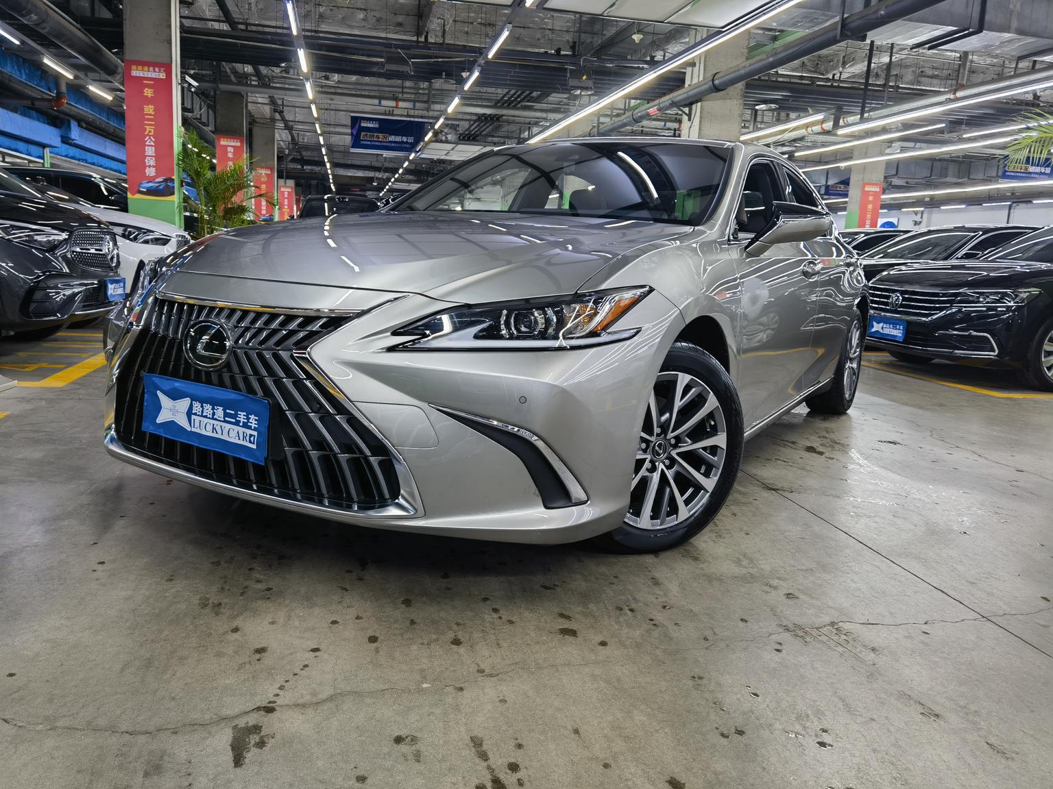 Lexus ES Excellent (2L) 2024