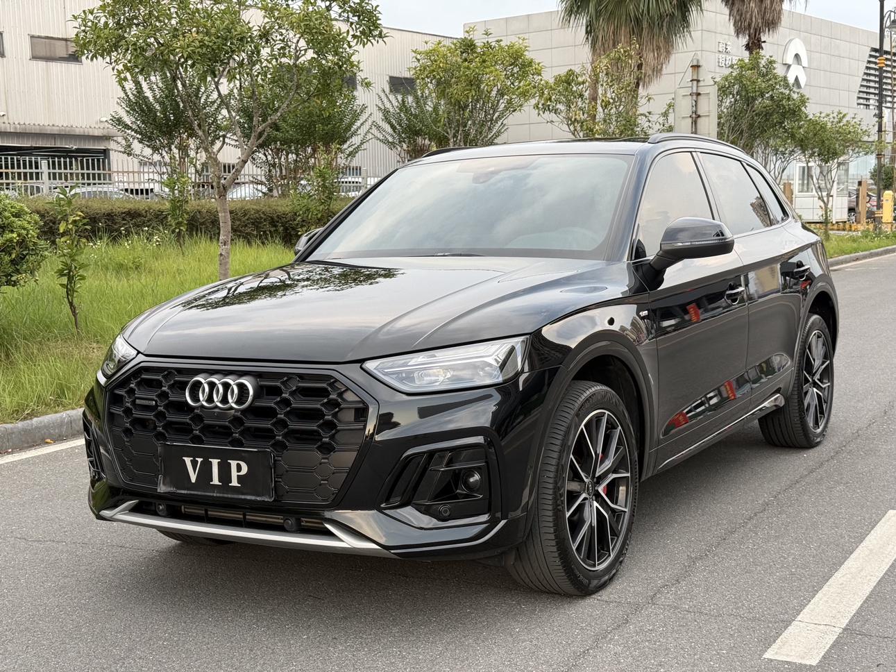 Audi Q5L 45 TFSI Luxury Dynamic 2025