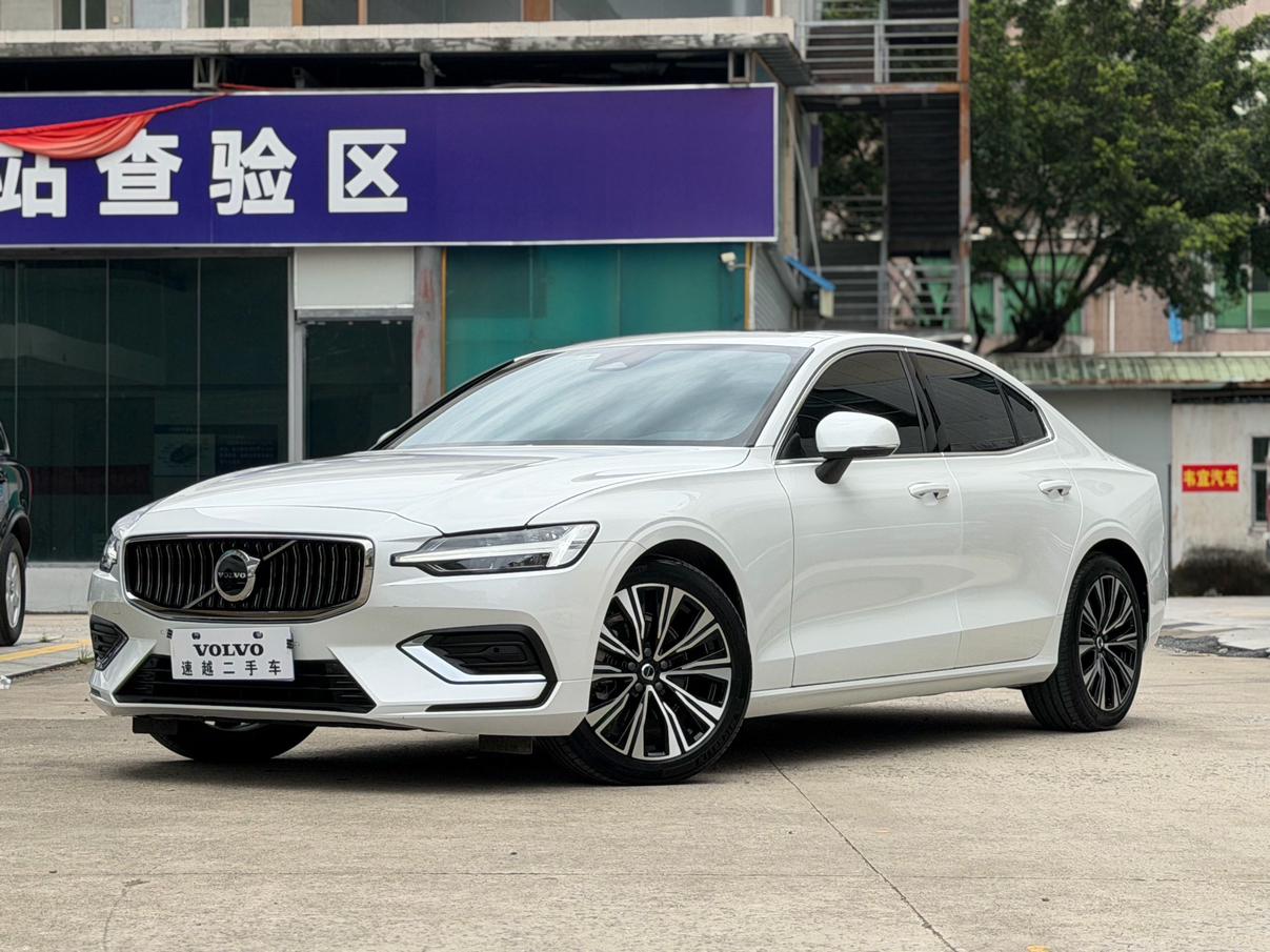 Volvo S60 Intelligent Premium Luxury (2L) 2025