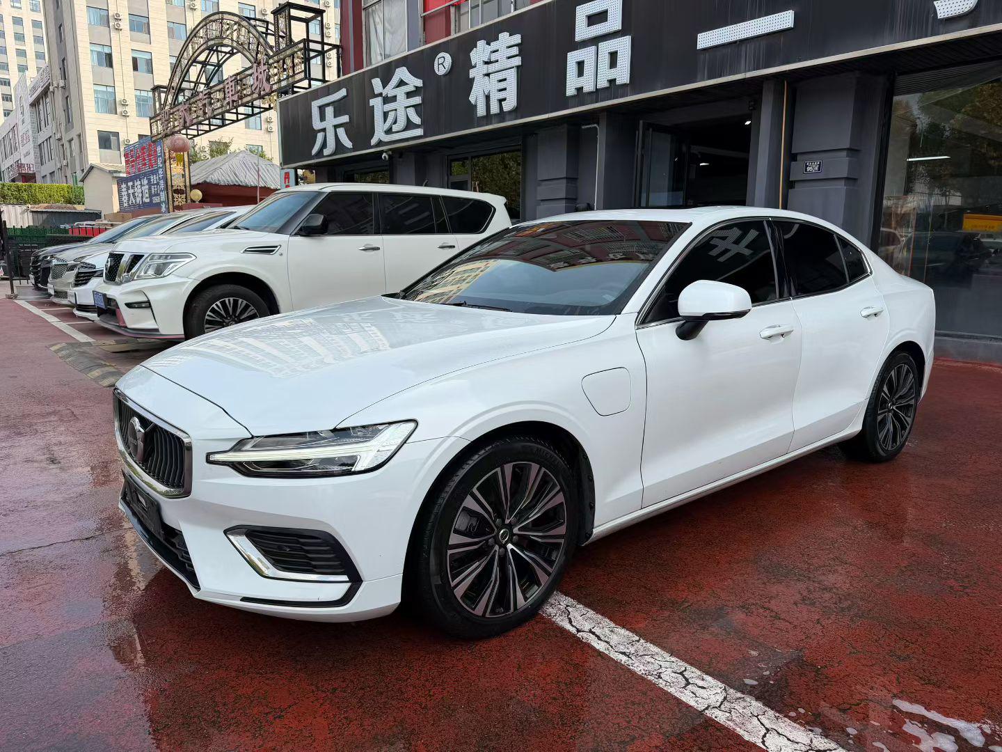 Volvo S60 T8 Plug-in Hybrid Long Range AWD Intelligent Comfort Luxury (2L) 2022