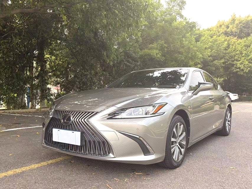Lexus ES Luxury CN6 2020