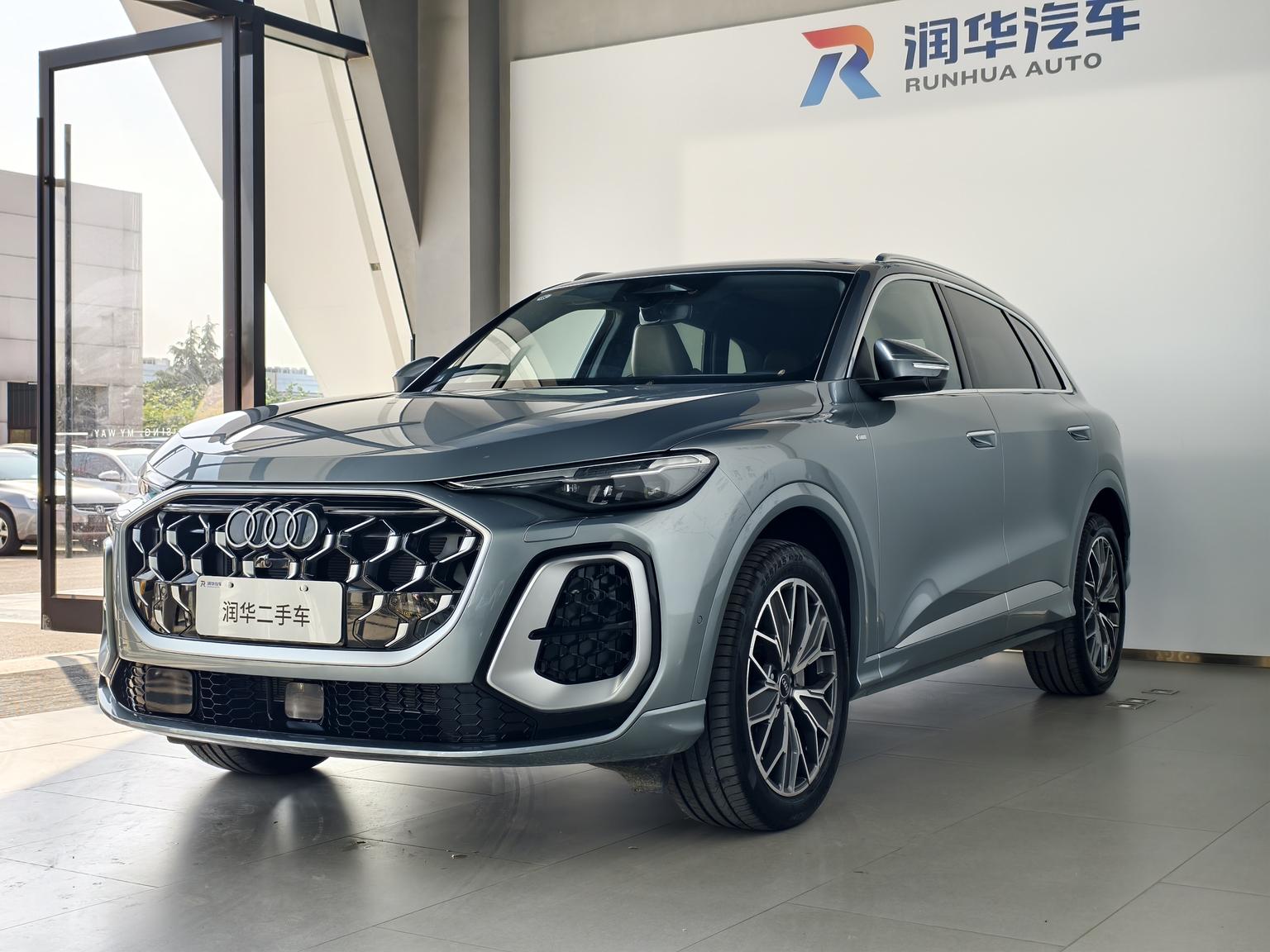 Audi Q5L Hybrid Luxury 2025