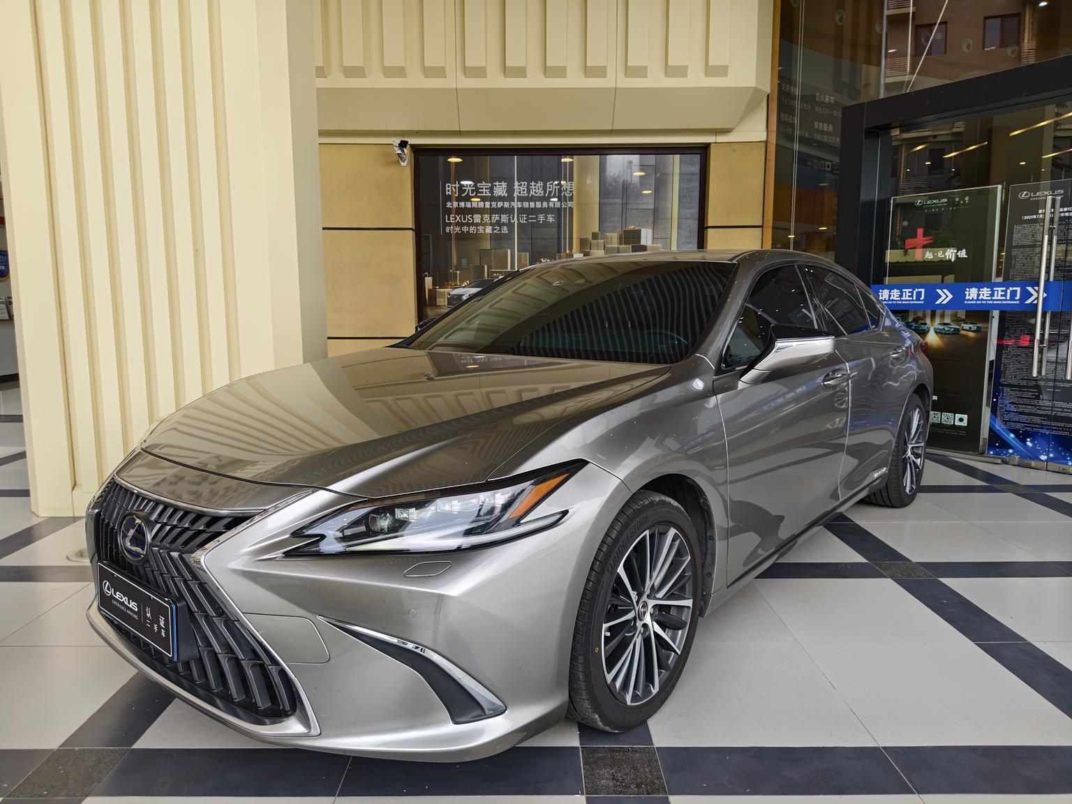 Lexus ES 300h Supreme (2.5L) 2022