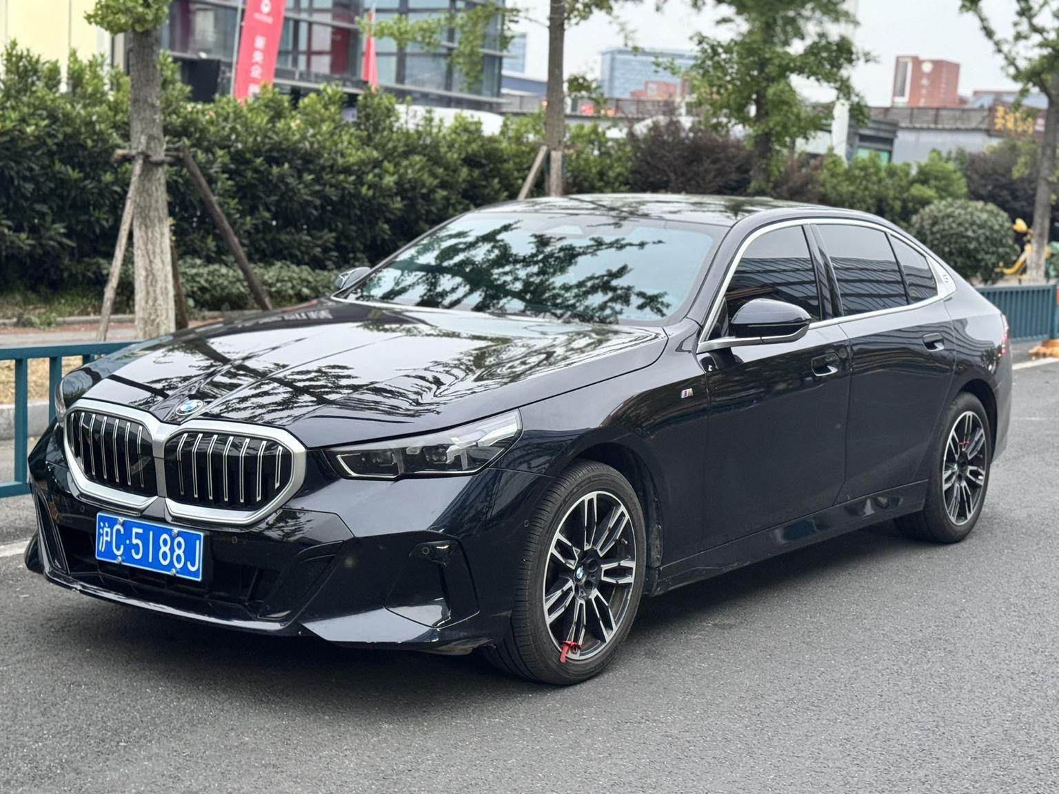 BMW 5 Series M Sport LWB (2L) 2025