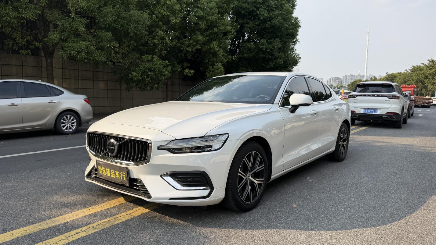 Volvo S60 Intelligent Premium Luxury (2L) 2023
