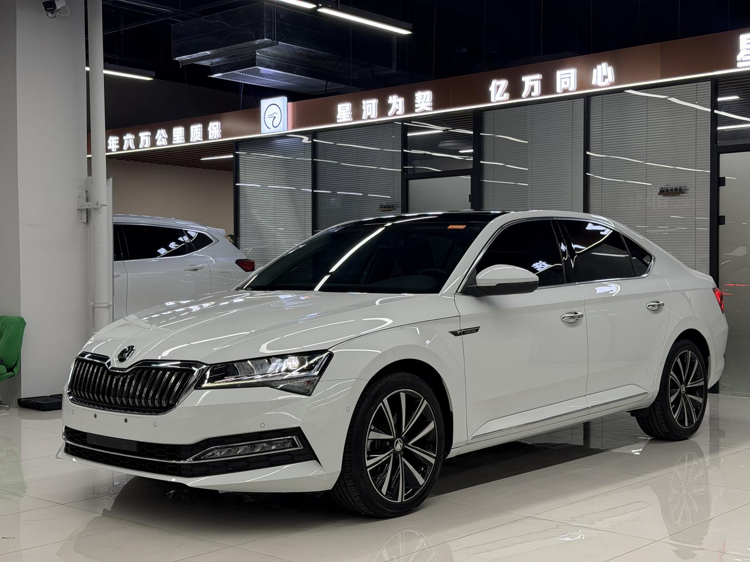 Skoda Superb 280 TSI DSG Prestige (1.4L) 2024