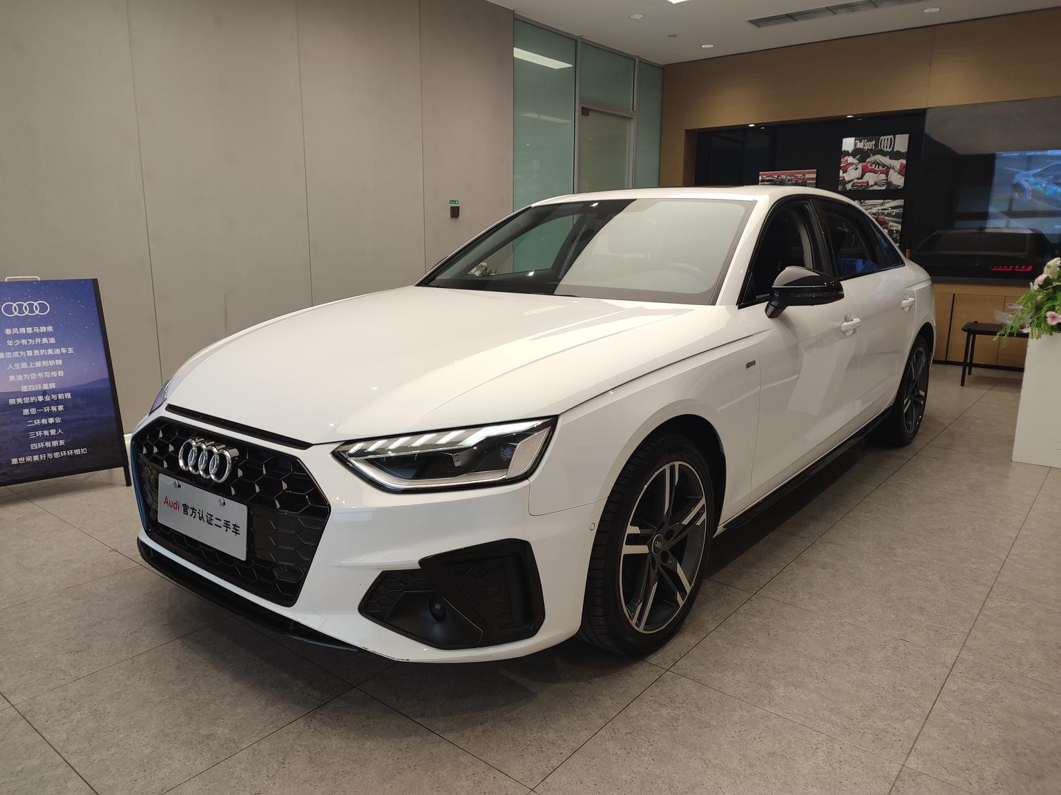 Audi A4L 40 TFSI Luxury Dynamic 2022