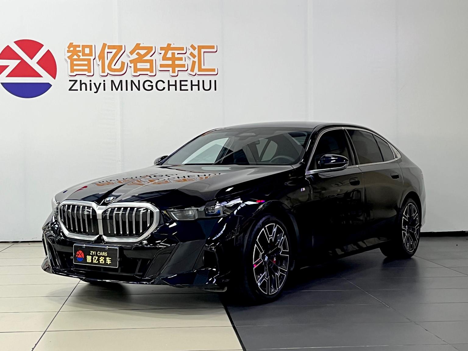 BMW 5 Series Deluxe M Sport Package (2L) 2025