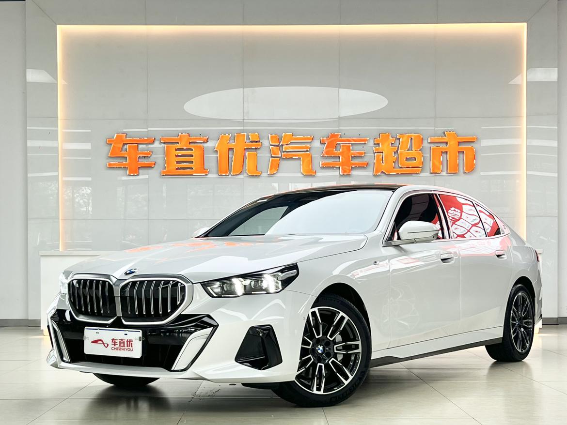 BMW 5 Series Leading Luxury Package (2L) 2025