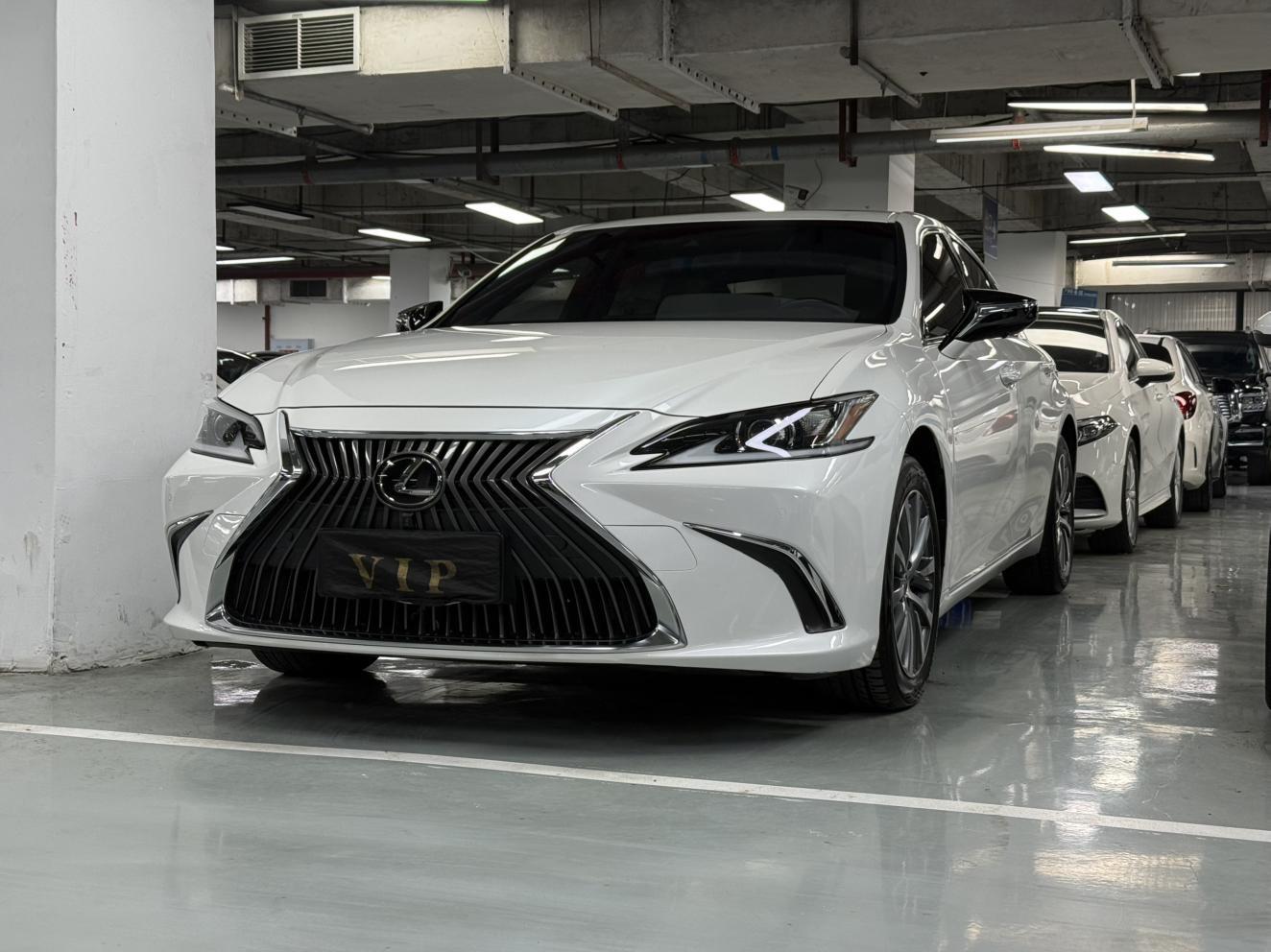 Lexus ES Excellent (2L) 2021