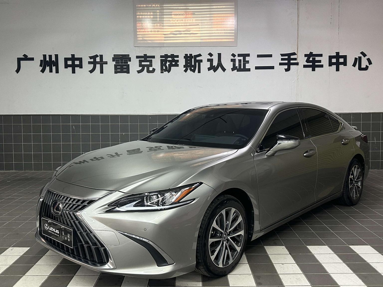 Lexus ES Premium Enjoy (2L) 2025