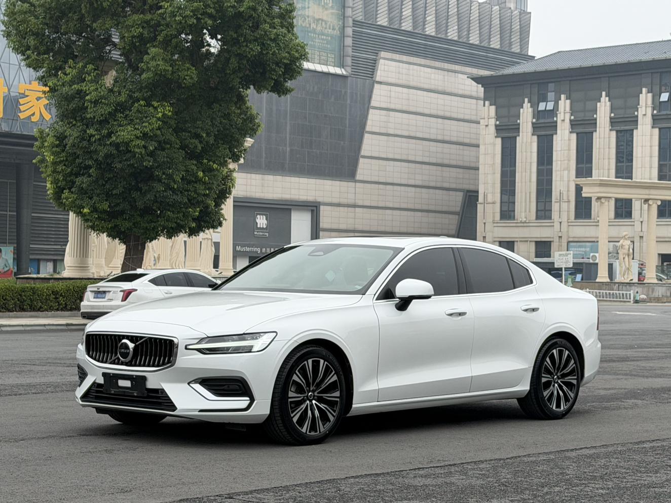 Volvo S60 Intelligent Premium Luxury (2L) 2023