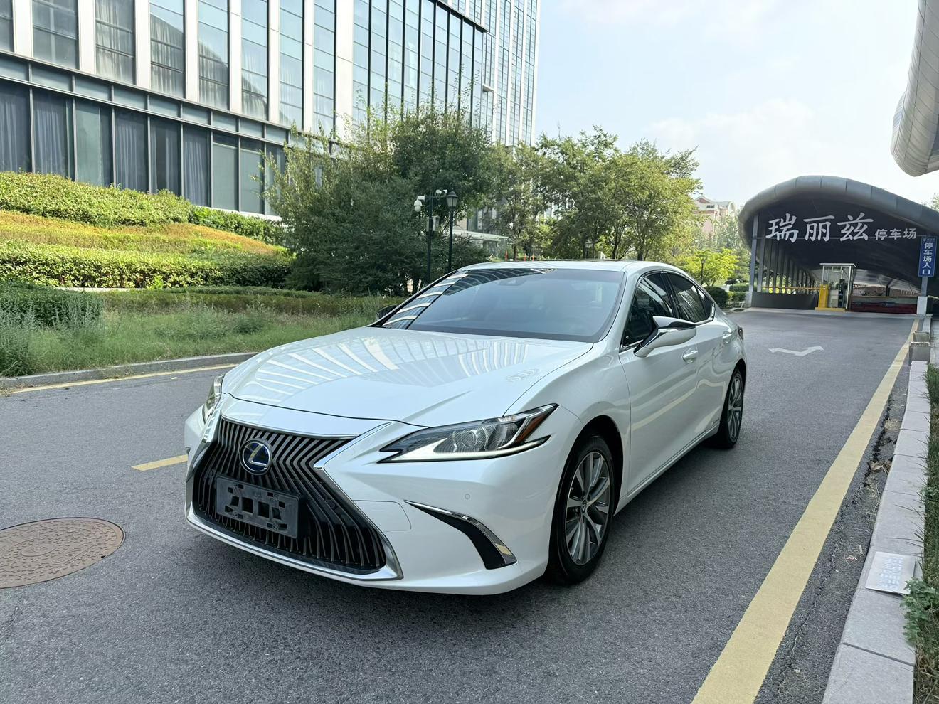 Lexus ES 300h Excellence (2.5L) 2021