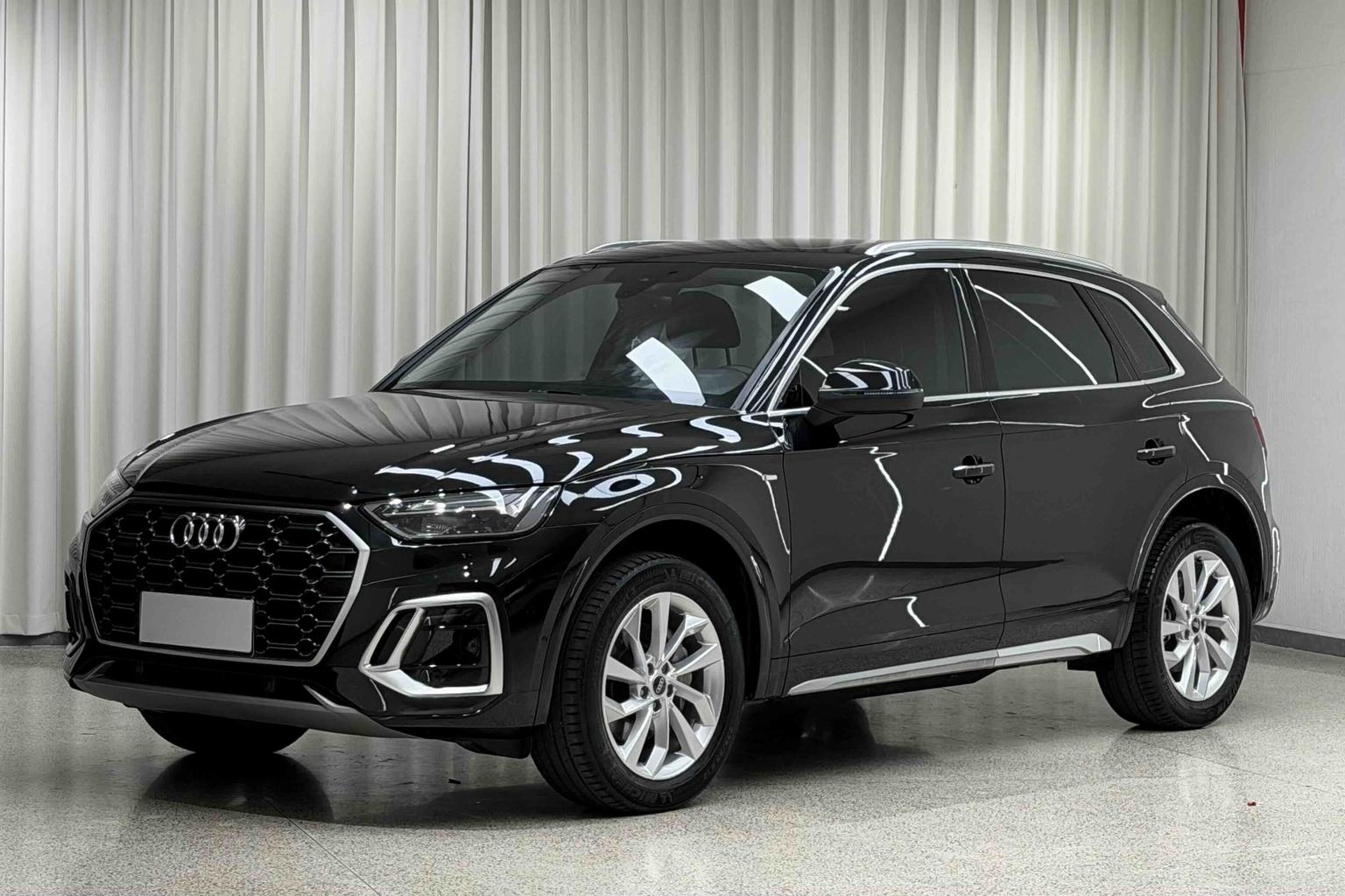 Audi Q5L 40 TFSI Luxury Dynamic 2021