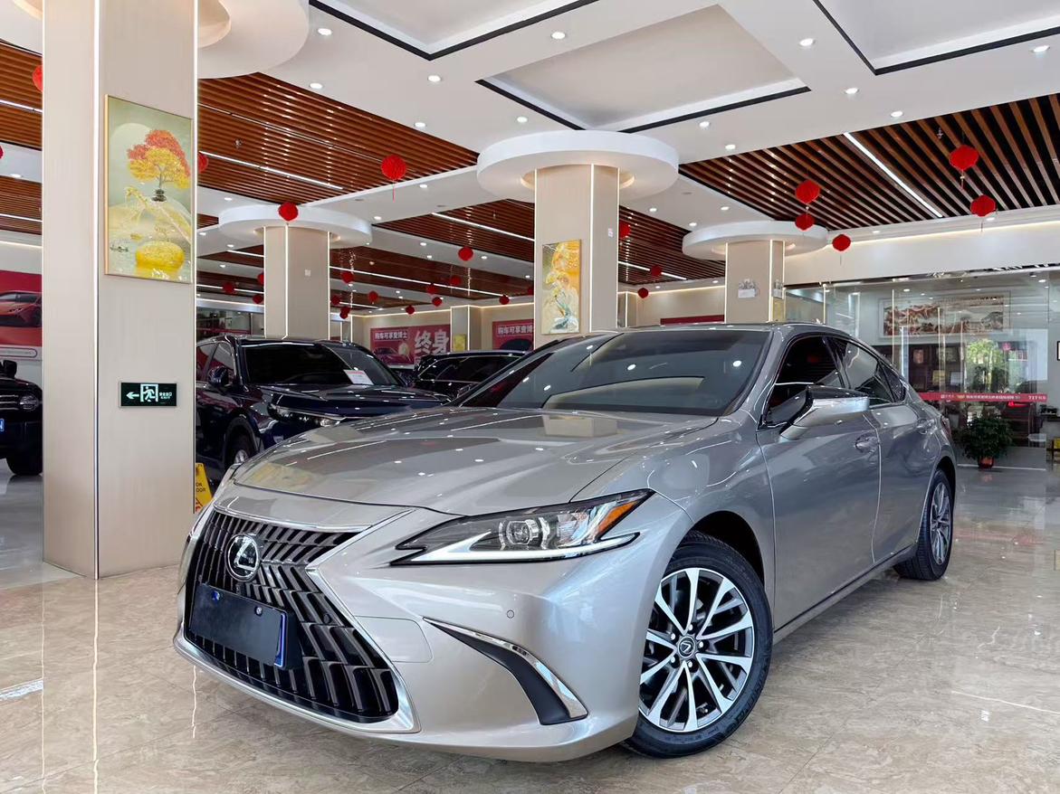 Lexus ES Premium Enjoy (2L) 2024
