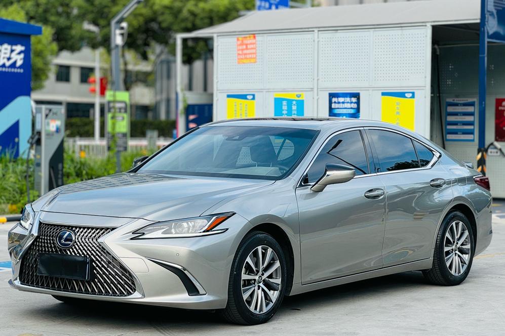 Lexus ES 300h Excellence China V 2019