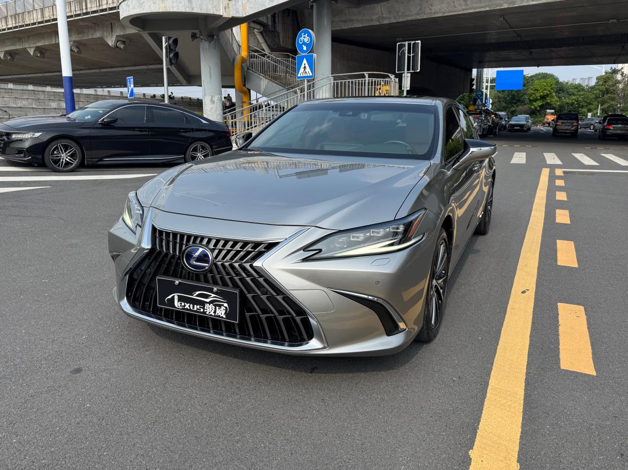 Lexus ES 300h Supreme (2.5L) 2022