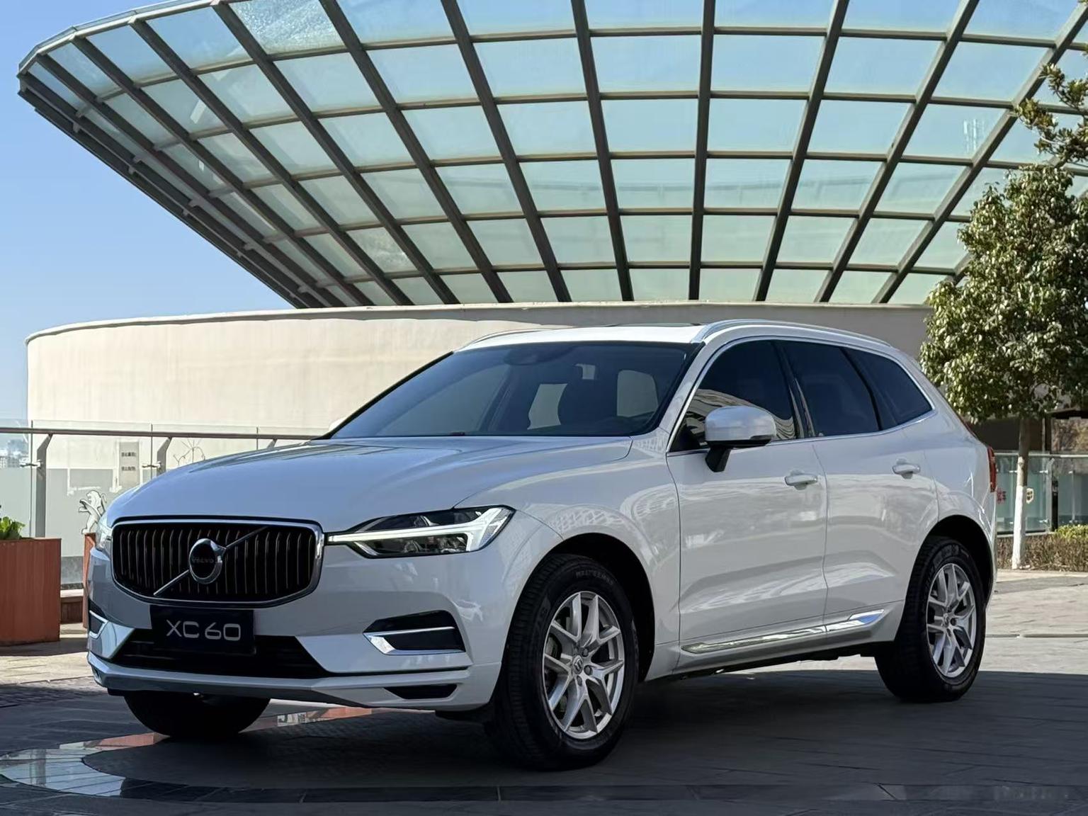 Volvo XC60 T5 AWD Intelligent Plus Luxury (2L) 2021