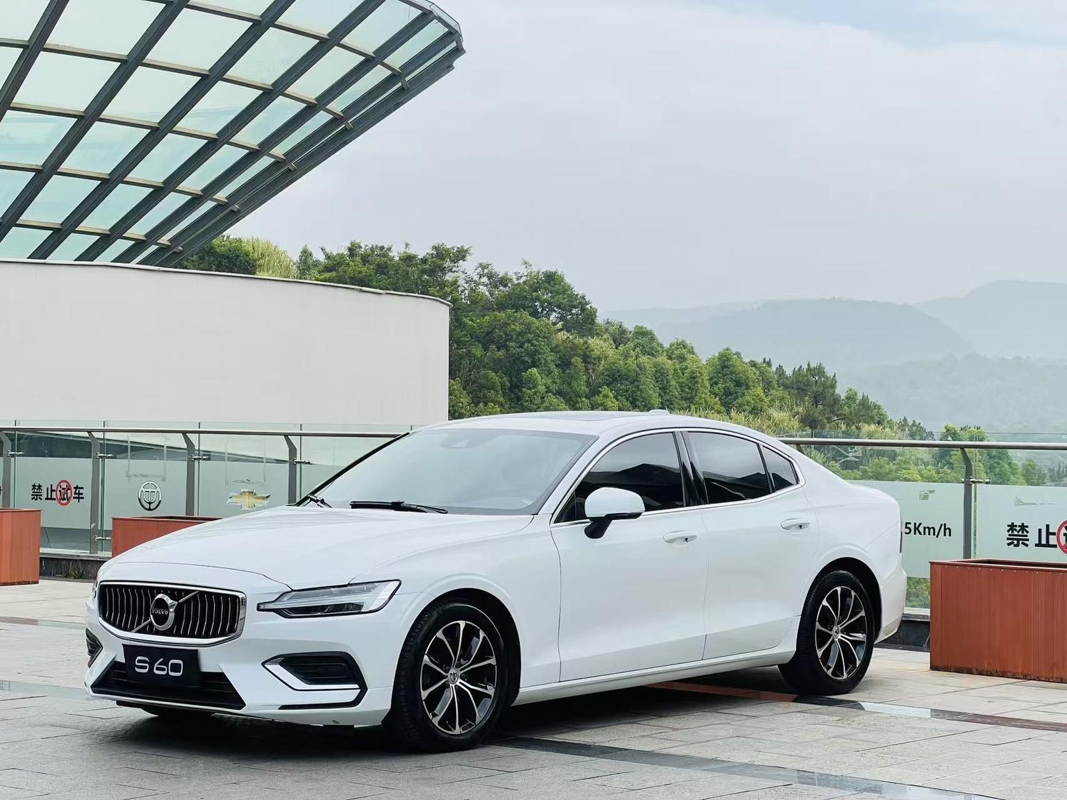 Volvo S60 Intelligent Premium Luxury (2L) 2022