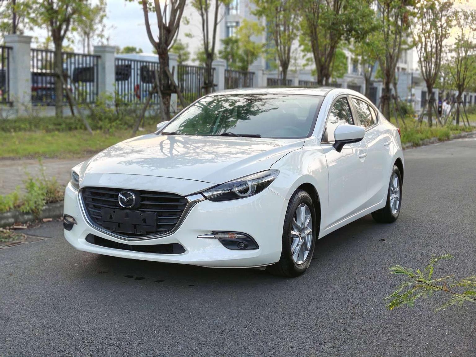 Mazda 3 Axela Cloud Control Sedan 1.5L Auto Luxury CN6 2019