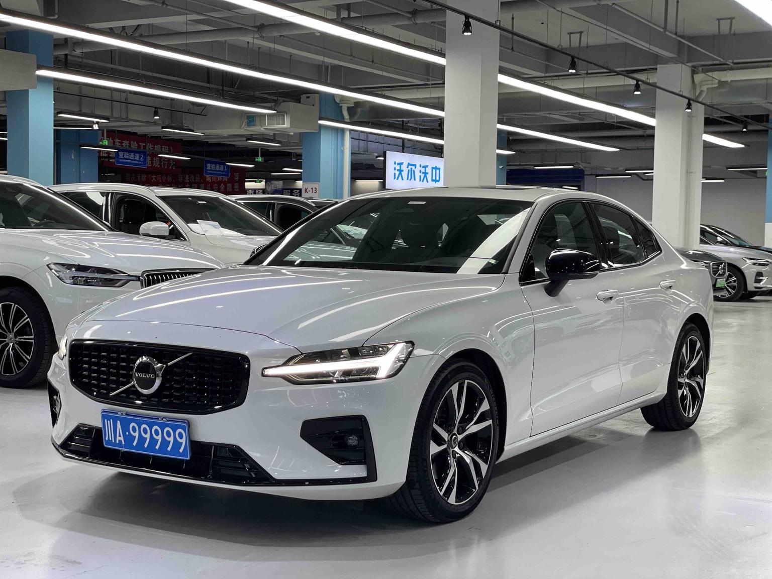 Volvo S60 Intelligent Premium Plus Sport (2L) 2024