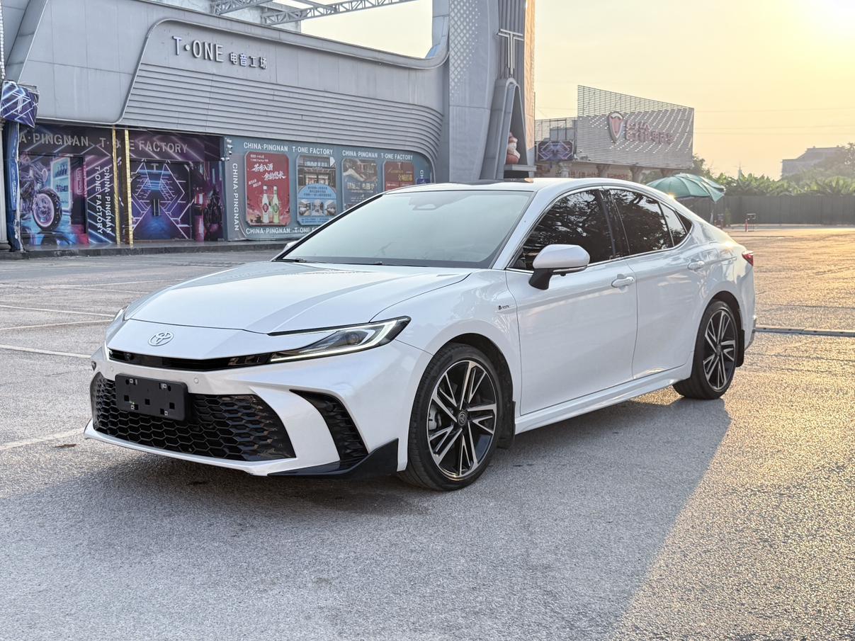 Toyota Camry 2.0HS Sport 2024