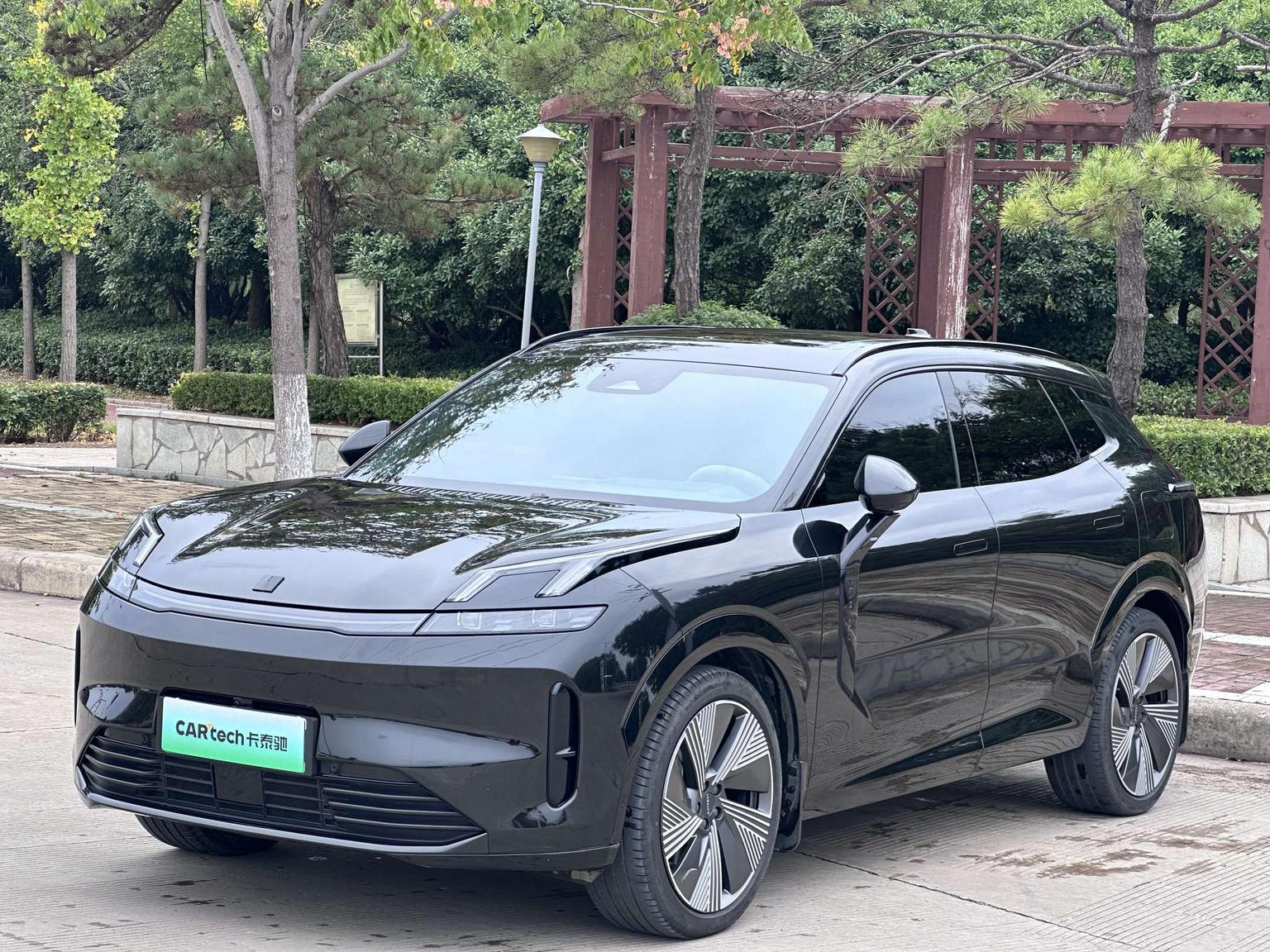 Lynk And Co 08 EM P 220 AWD Performance Halo (1.5L) 2024