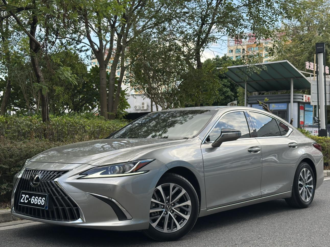 Lexus ES 2021