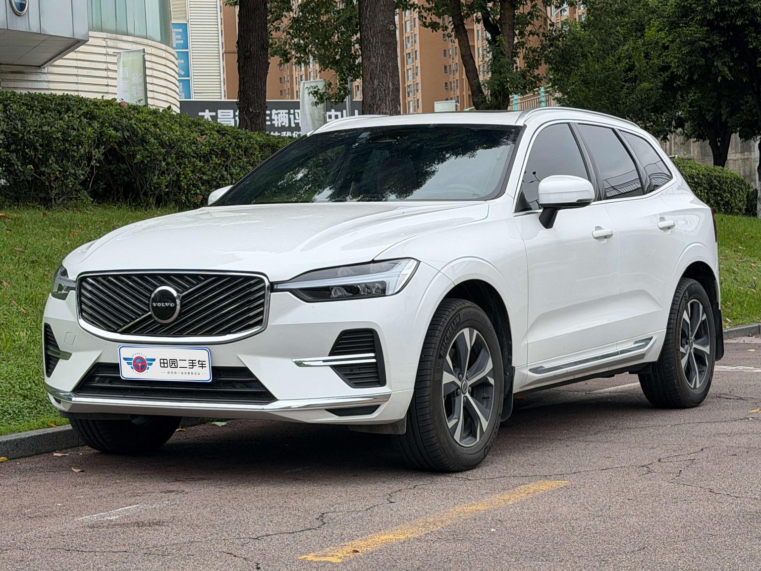 Volvo XC60 Intelligent Comfort Luxury AWD (2L) 2025