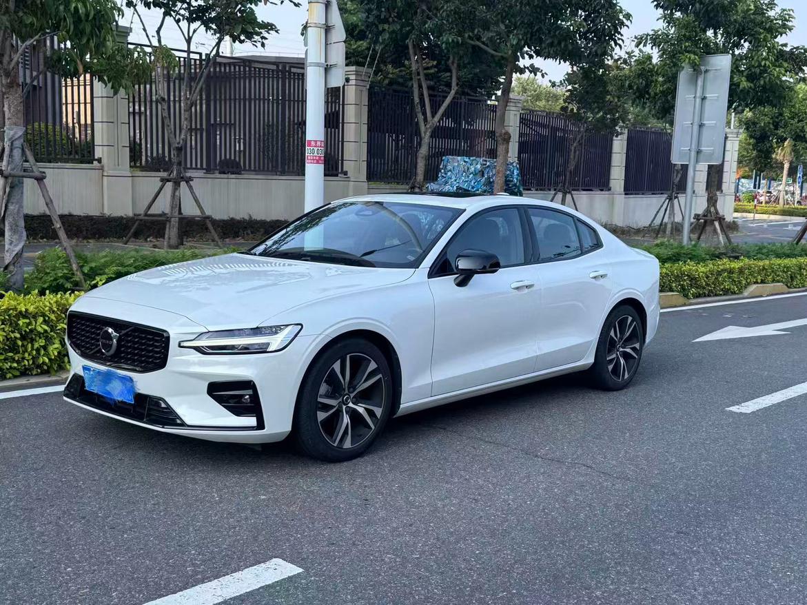 Volvo S60 Intelligent Premium Plus Sport (2L) 2024