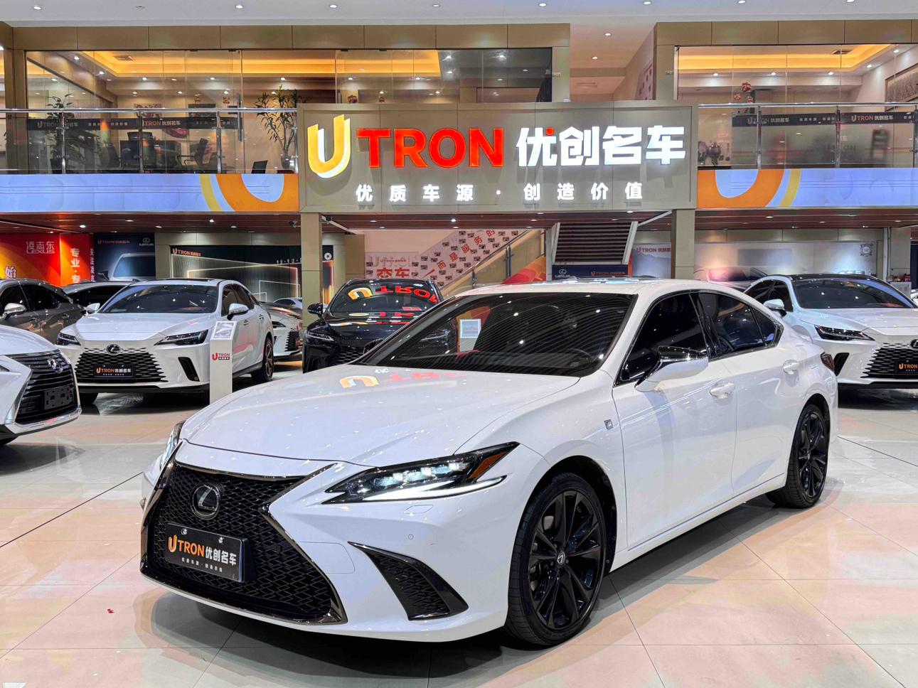 Lexus ES 300h F SPORT 2024