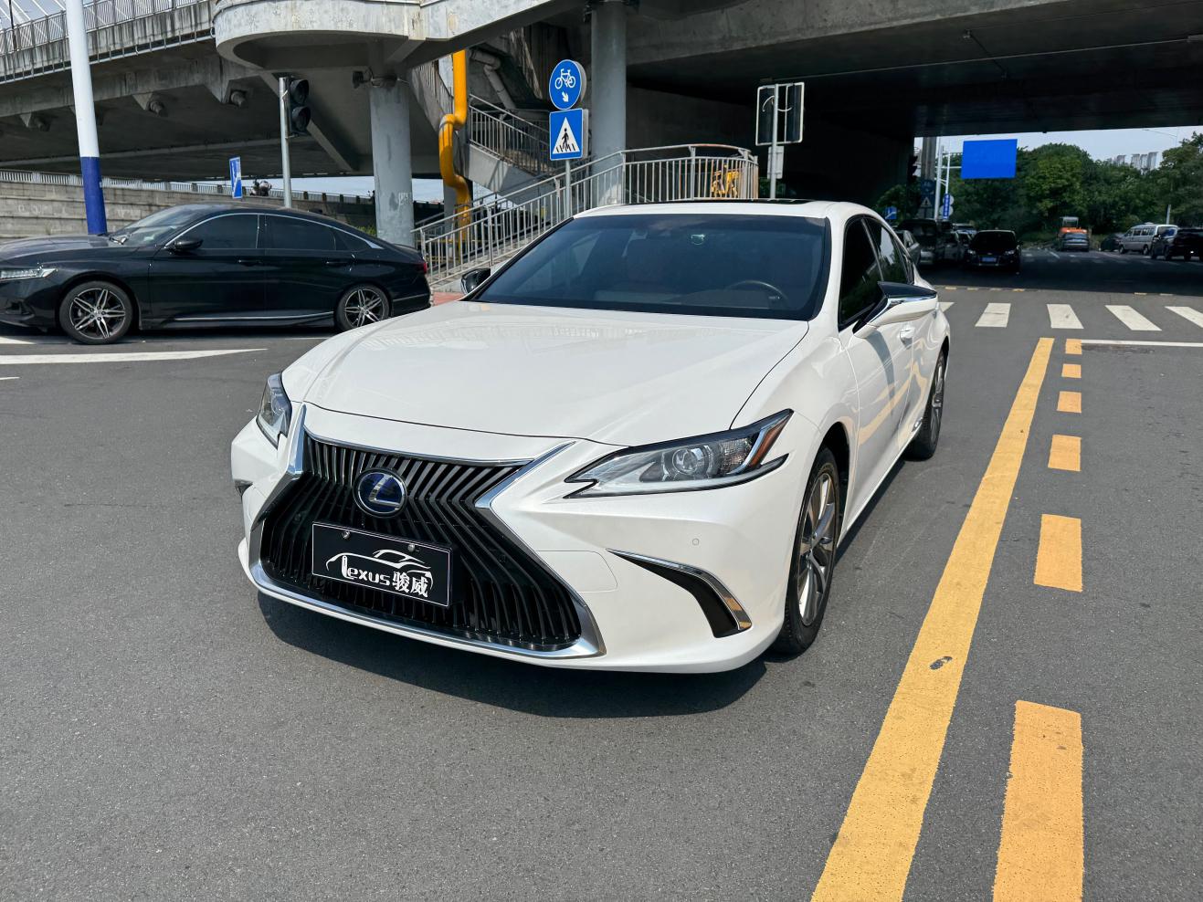 Lexus ES 300h Excellence China V 2020