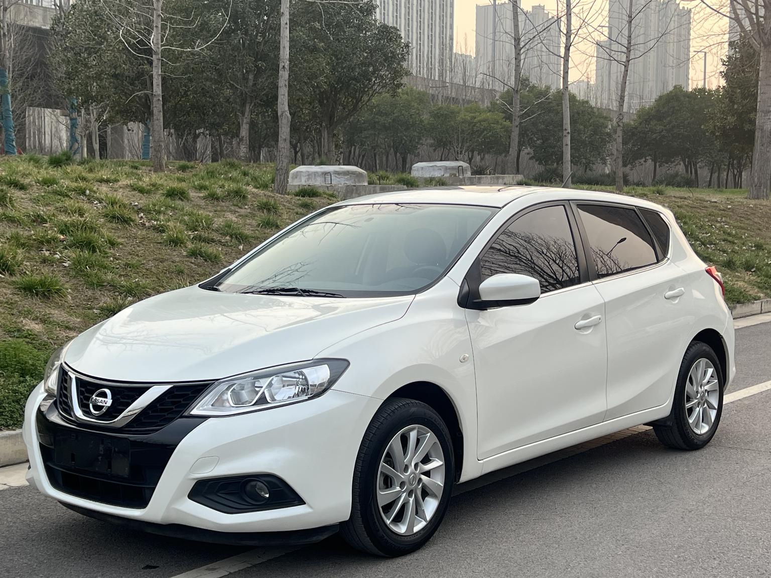 Nissan Tiida CVT Cool Dynamic (1.6L) 2020
