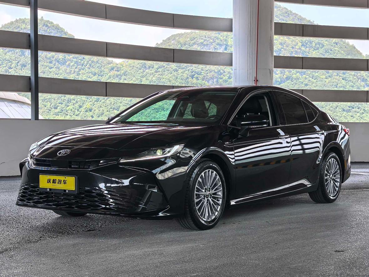 Toyota Camry 2.0HGVP Deluxe 2025