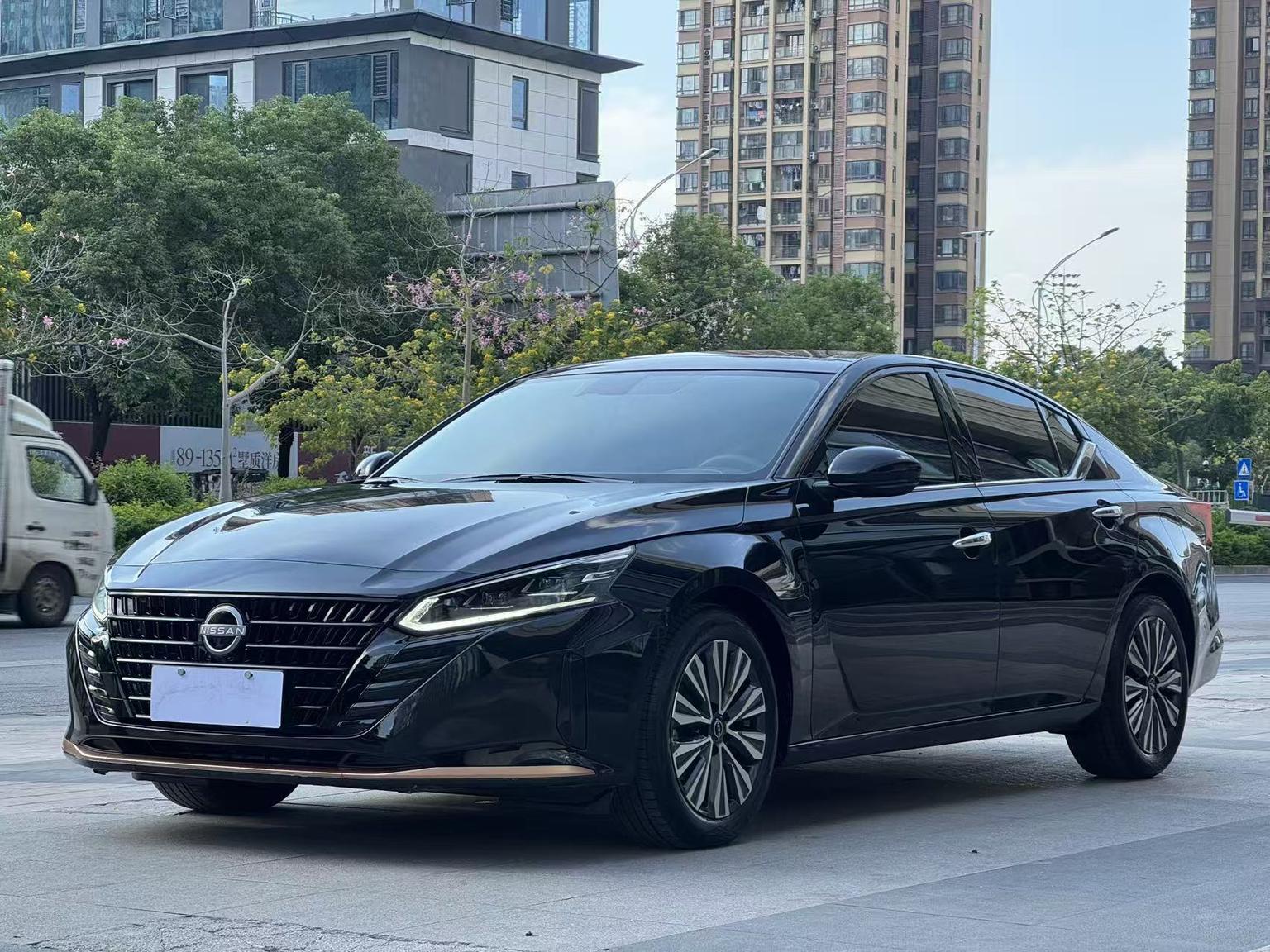 Nissan Altima 2.0L SV Black Gold 2024