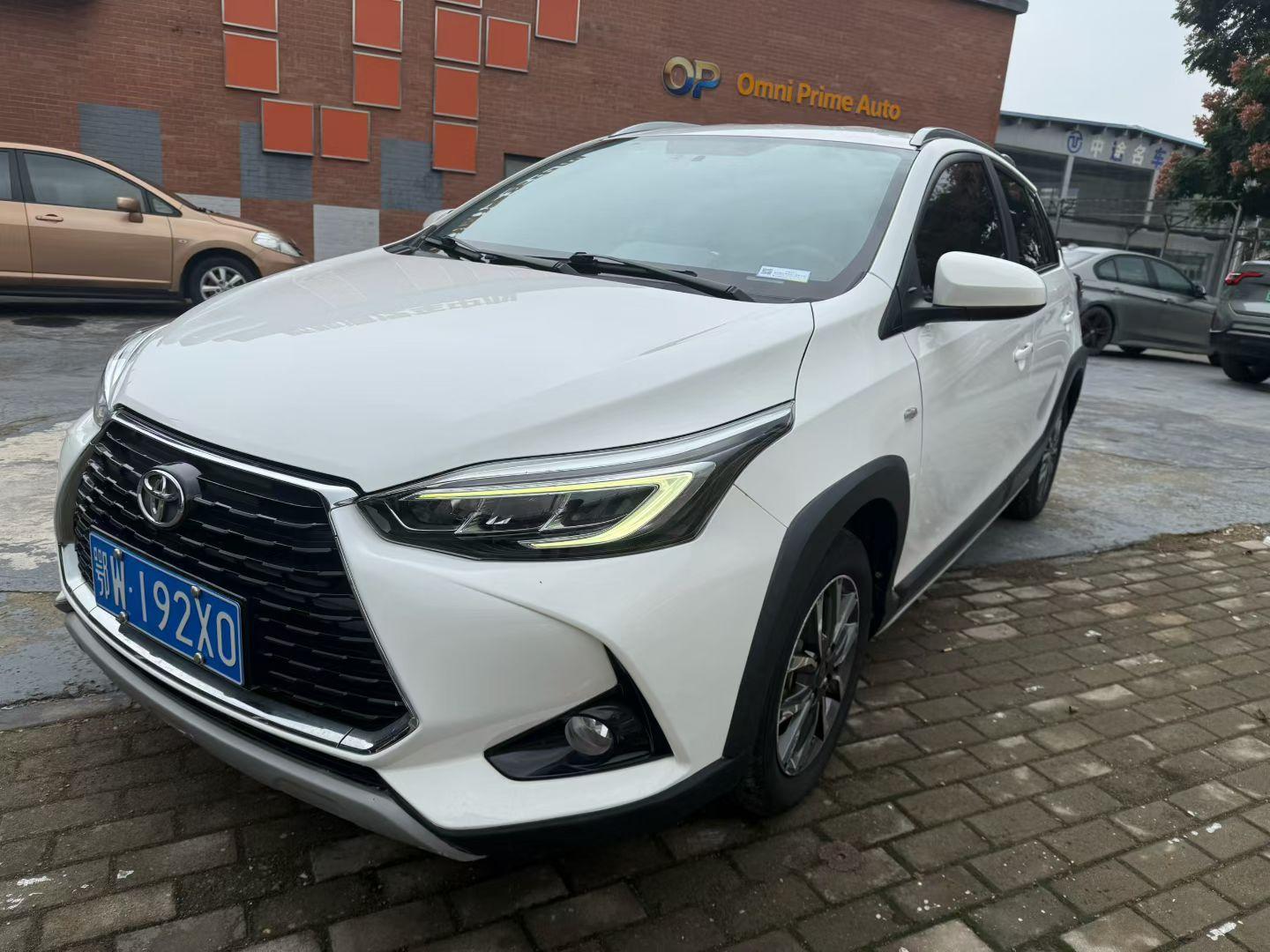 Toyota Yaris-L Luxury CVT 2022